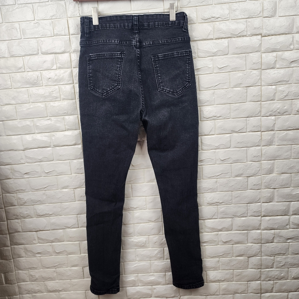 small tattered jeans. - Picture 5 of 6